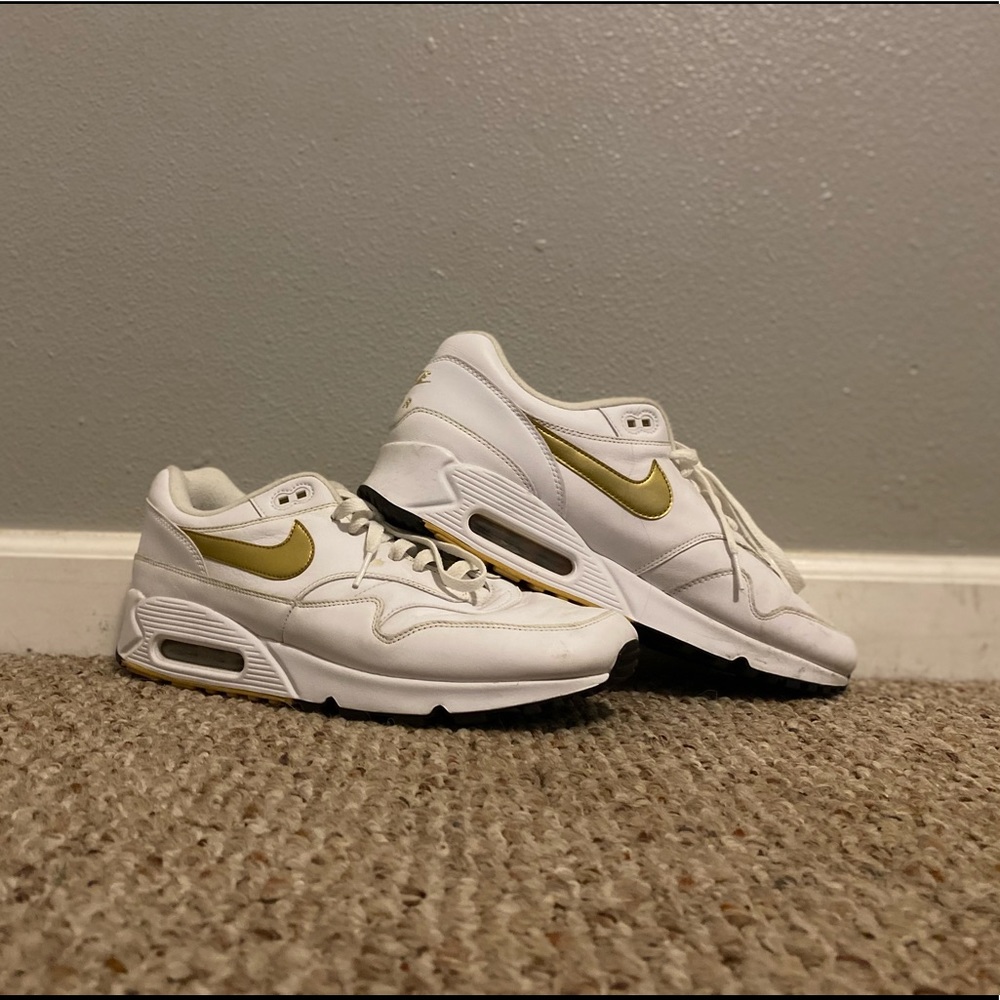 Men’s Nike Air Max Size 11 White and Gold